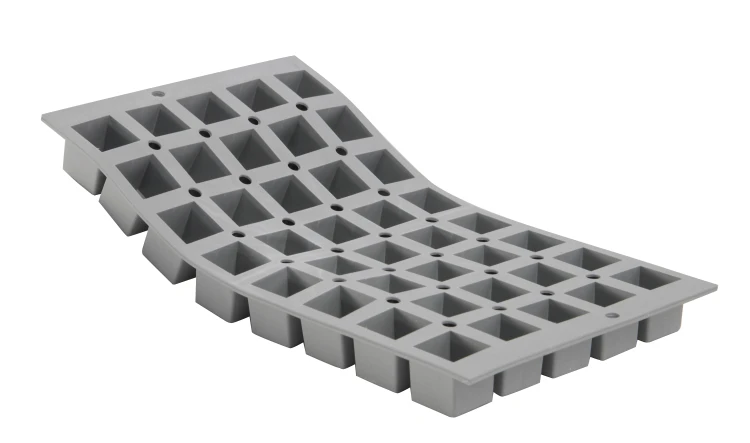 Forma do 40 mini kostkek, Elastomoule
